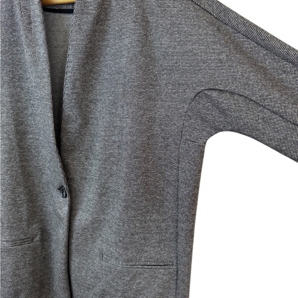 Banana Republic Gray Houndstooth Open-Front Blazer
A015 - Picture 4 of 8